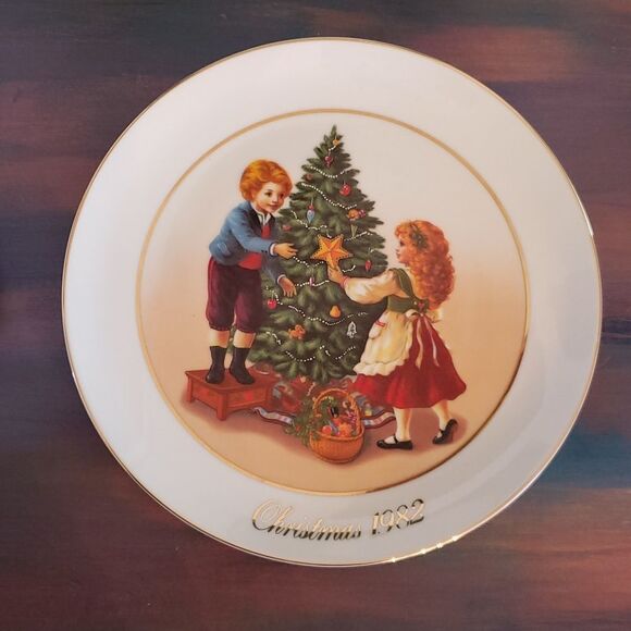 Vtg Avon Second Edition 1982 Christmas Memories Keeping the Christmas Tradition - Picture 3 of 13